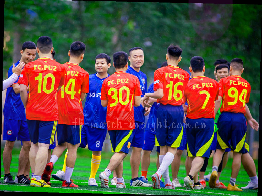 手机界面顶部导航位置示意画面，高亮色标出可点击的赛事专区入口